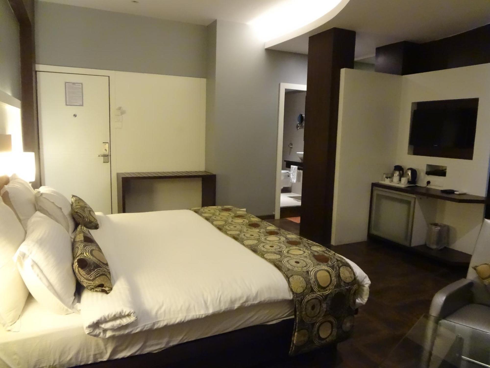 Hotel Galaxy Мумбаи Экстерьер фото
