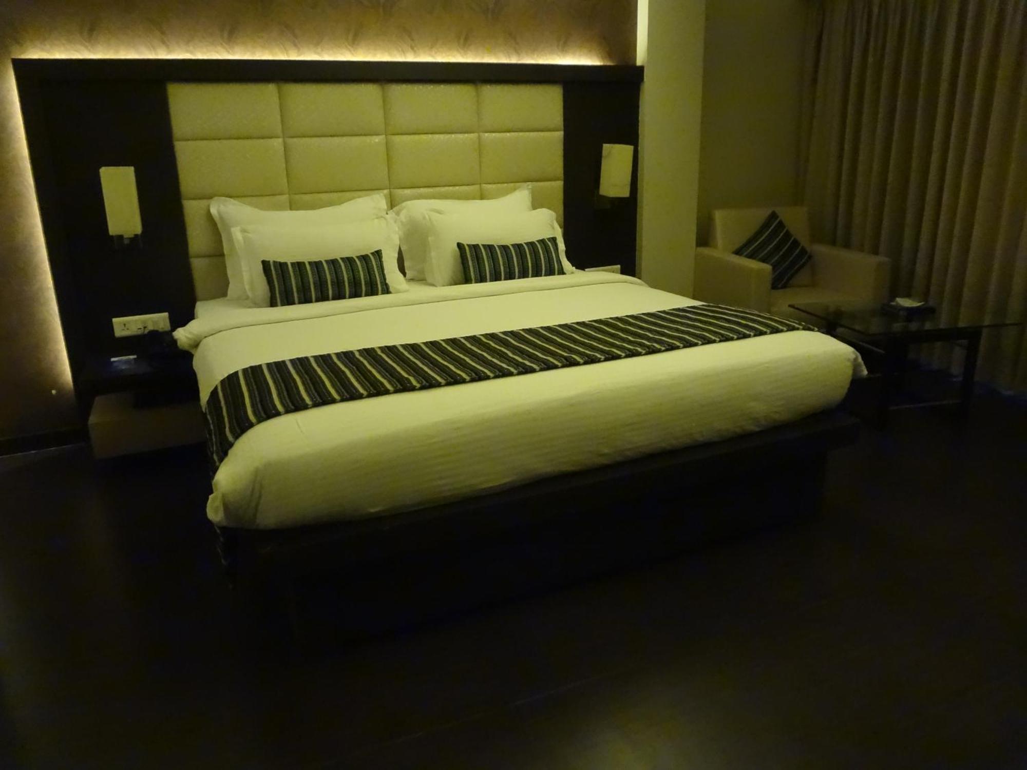 Hotel Galaxy Мумбаи Экстерьер фото