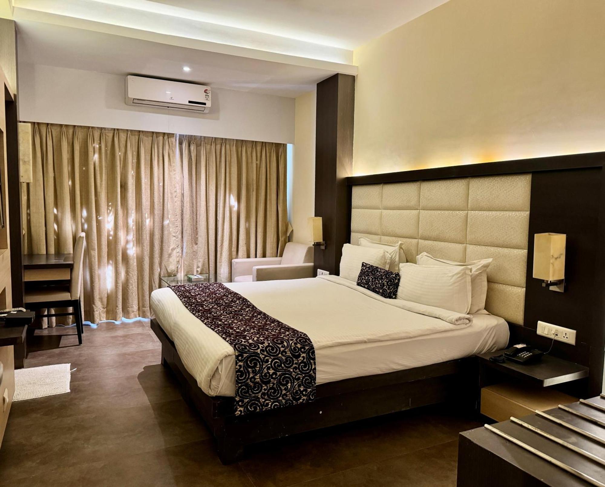 Hotel Galaxy Мумбаи Экстерьер фото