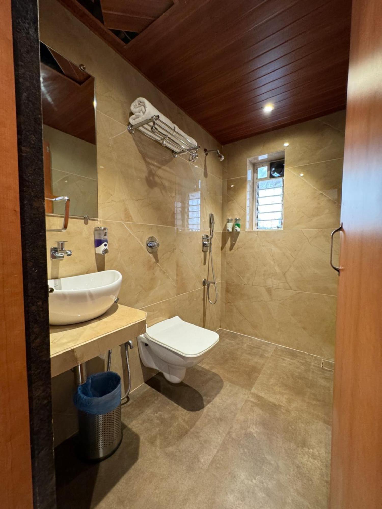Hotel Galaxy Мумбаи Экстерьер фото