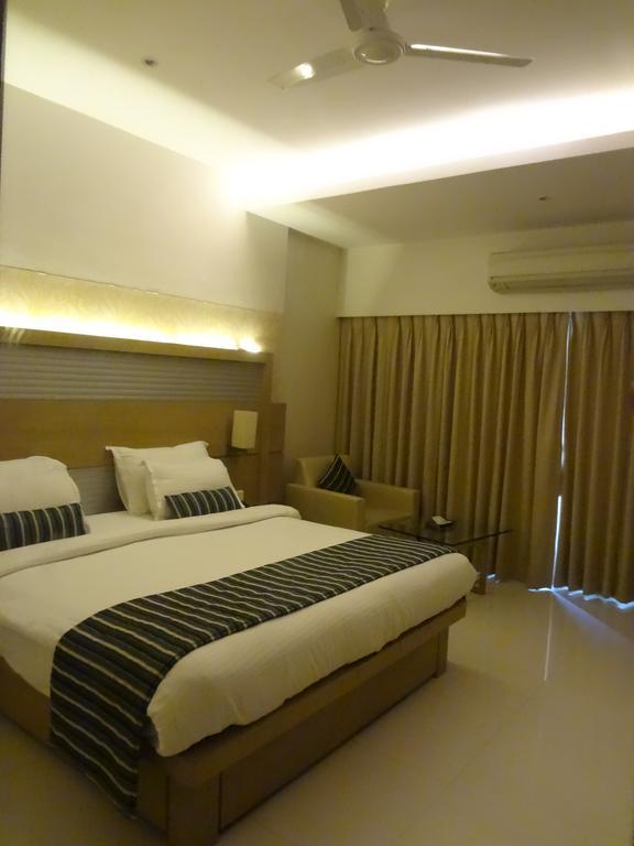 Hotel Galaxy Мумбаи Экстерьер фото