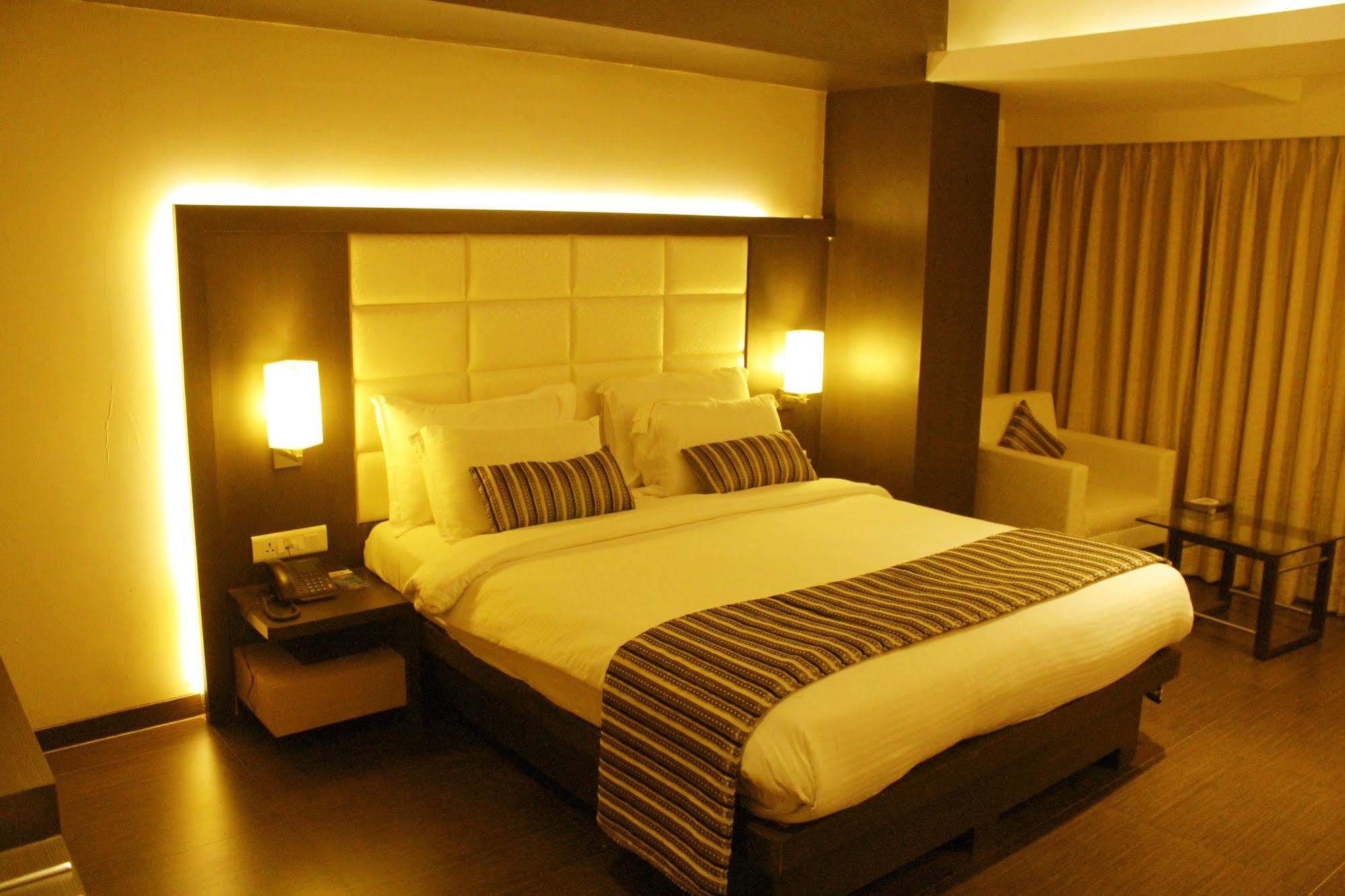Hotel Galaxy Мумбаи Экстерьер фото