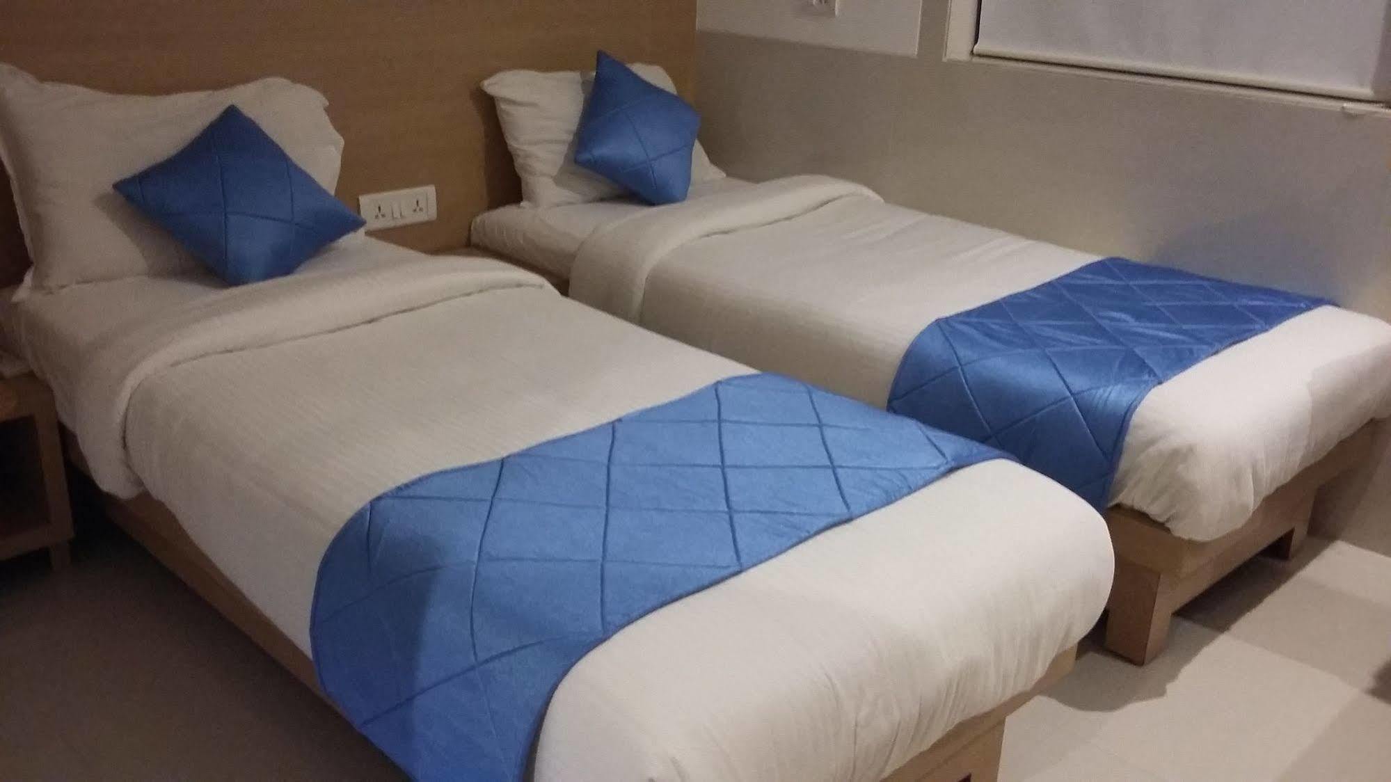 Hotel Galaxy Мумбаи Экстерьер фото